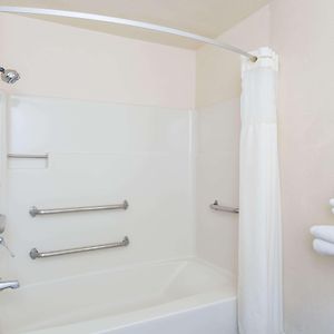1 King Bed Mobile Accessible Room Bathtub w or Grab Bars Non-Smoking